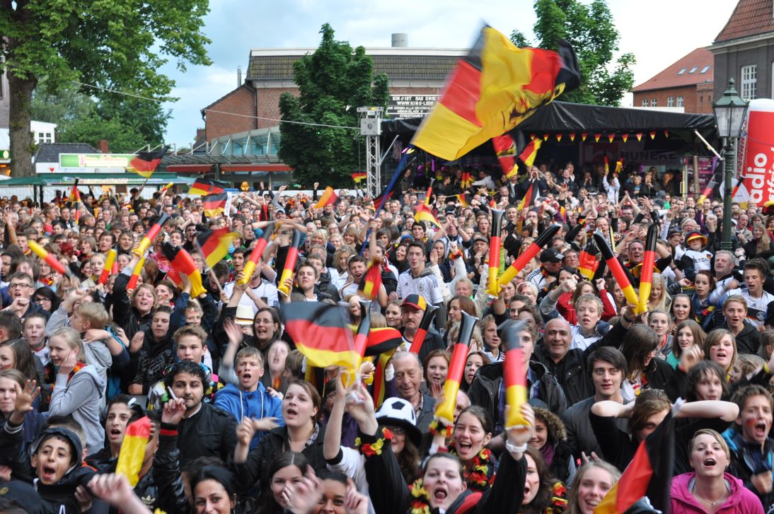 Impressionen vom Public-Viewing in Leer zur EM2012 - die WM2014 wird noch größer