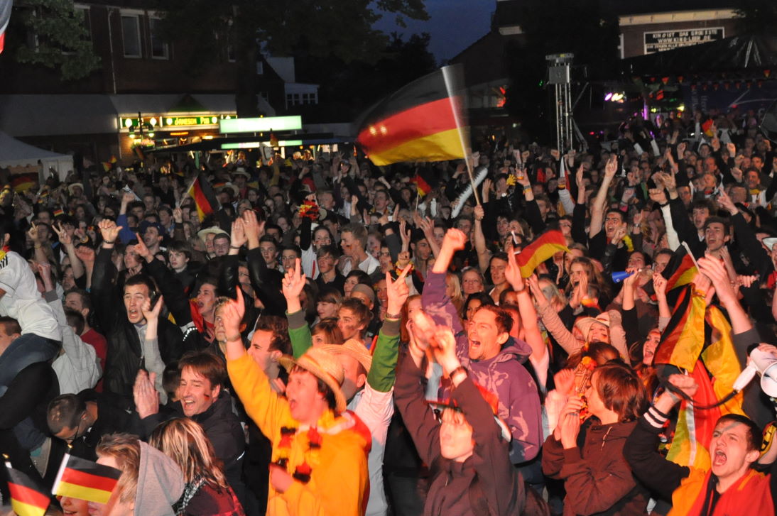 Impressionen vom Public-Viewing in Leer zur EM2012 - die WM2014 wird noch größer